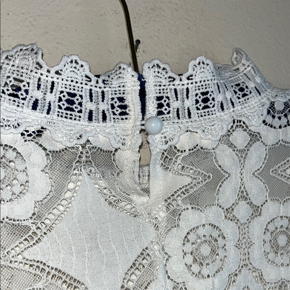 Elegant White Lace Women's Top - Picture 4 of 10